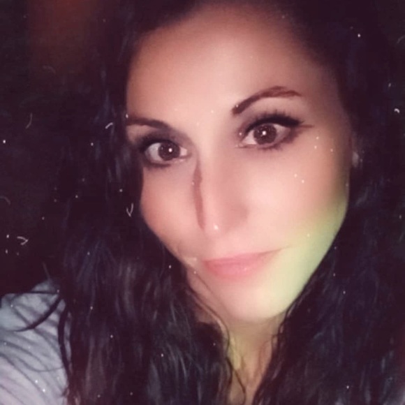 Meet your Posher, Lauren - Picture 1 of 1